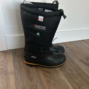 Baffin Black Snow Boots with Yellow Trim